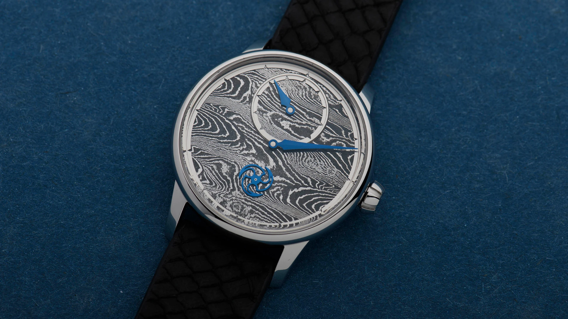 THE LOUIS ERARD X GOS LE RÉGULATEUR CELEBRATES THE BEAUTY OF STEEL